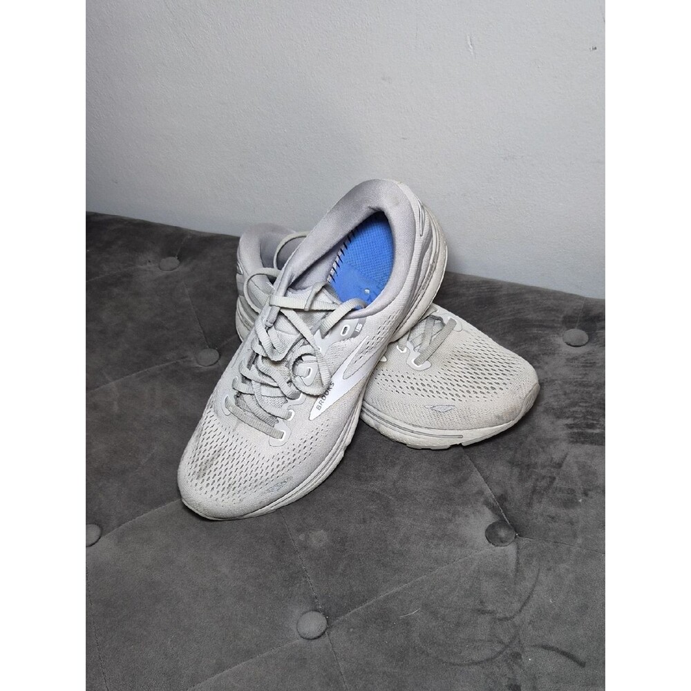 Brooks Sneakers Women's Light Gray Running Shoes 9.5 NO INSOLES